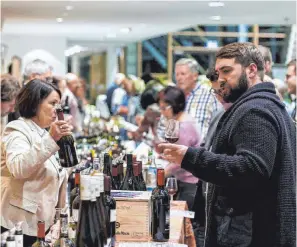  ??  ?? Hunderte Weinsorten höchster Güteklasse können bei den Waldseer Weintagen probiert werden.