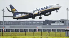  ?? FOTO: DPA ?? Ryanair bietet nun auch Flüge nach Athen, Zadar und Burgas an.