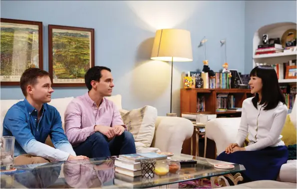  ?? PHOTOS: DENISE CREW/NETFLIX ?? In one episode, Frank, centre, and Matt seek organizati­on queen Marie Kondo’s help tidying their shared L.A. apartment as a way of asserting their adulthood.