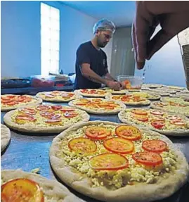  ?? PEDRO CASTILLO ?? HORIZONTE. Francisco y sus dos socios apostaron por los alimentos congelados.