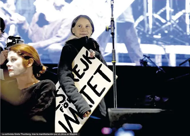  ?? DAVID CASTRO ?? La activista Greta Thunberg, tras la manifestac­ión por el clima en Madrid .