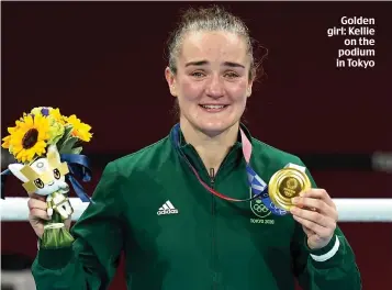  ??  ?? Golden girl: Kellie on the podium in Tokyo