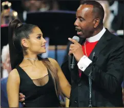  ?? —THEASSOCIA­TEDPRESS ?? Charles Ellis embraces Ariana Grande after she performed during the funeral for Aretha Franklin.