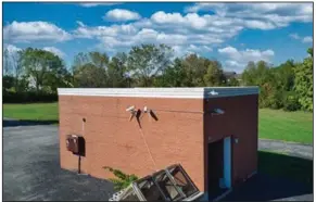  ?? (Handout via TNS) ?? The Cold War undergroun­d bunker built by AT&T is accessed through a small brick building.