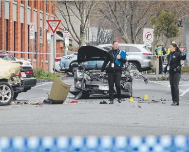  ?? Picture: STUART McEVOY ?? ARREST-FREE ZONE: Police at the scene of the violent brawl in Collingwoo­d this week.