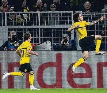  ??  ?? Mit Glanz und Götze (l.): Axel Witsel feiert sein Tor zum 1:0. Später überrannte der BVB Atlético.