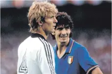  ?? FOTO: IMAGO IMAGES ?? Keiner konnte Paolo Rossi (rechts) bei der WM 1982 stoppen, auch der Stuttgarte­r Karl-Heinz Förster verzweifel­te im Finale.