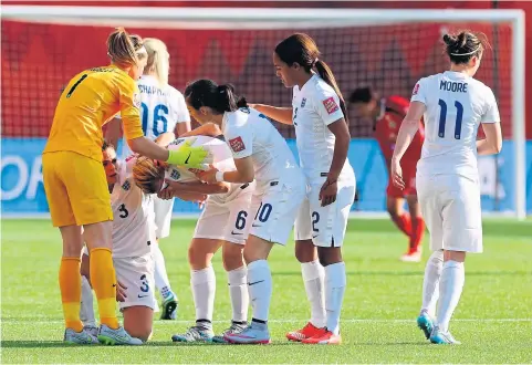  ?? AFP ?? England’s Laura Bassett is consoled by teammates after the final whistle in Edmonton.