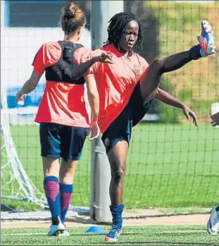  ?? FC BARCELONA ?? La marfileña N’Guessan, fichaje del Barça, ya se entrena con su nuevo equipo