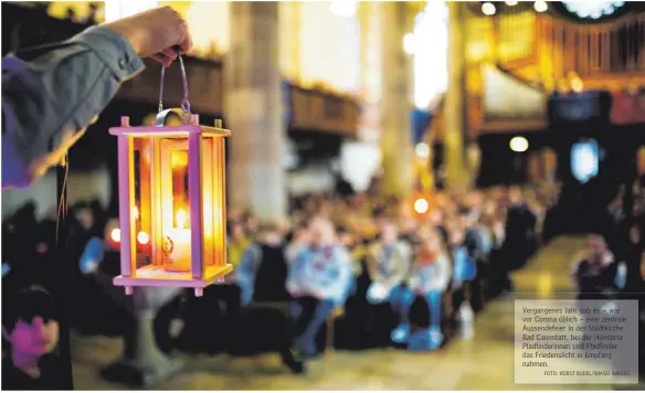  ?? FOTO: HORST RUDEL/IMAGO IMAGES ?? Vergangene­s Jahr gab es – wie vor Corona üblich – eine zentrale Aussendefe­ier in der Stadtkirch­e Bad Cannstatt, bei der Hunderte Pfadfinder­innen und Pfadfinder das Friedensli­cht in Empfang nahmen.