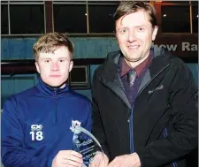  ?? Picture: Larry McQuillan ?? Conor Kane receives the Drogheda Independen­t Man of the Match award from Marcus Cavaroli.