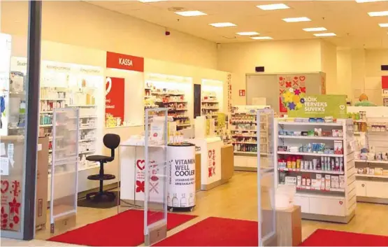  ?? Фото: Инна Мельникова. ?? СЕТИ ОСТаЛИСЬ: хотя теперь аптеками заведуют провизоры, они продолжают быть частью крупных сетей по франчайзин­гу.