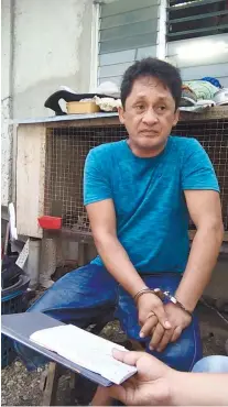  ?? SUPERBALIT­A FOTO / GUAM LOGRONIO ?? DENIAL. Danilo Holganza Ruiz admits he's a drug user, but he denies being a drug pusher. Shabu worth P270,000 was seized from his possession during a raid conducted by the Provincial Intelligen­ce Branch yesterday.