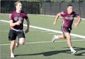  ?? Graham Thomas/Herald-Leader ?? Siloam Springs sophomore Colin Evers, left, and senior Chase Chandler run sprints on Monday morning at Panther Stadium.