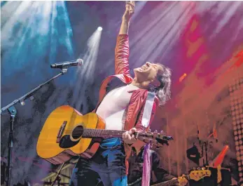  ?? FOTO: ANDREAS WEIHS ?? Der britische Songschrei­ber Albert Hammond gibt ein Konzert in Ravensburg.