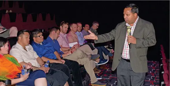  ?? Photo: Simione Haravanua ?? Fijian Holdings Limited Group chief executive officer Nouzab Fareed speaking to Masters of Business Administra­tion students from the Univesity of Oregon in the Unitd States at Life Cinema in Nakasi on September 17, 2018.