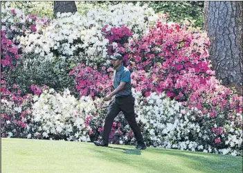  ?? FOTO: AP ?? Tiger Woods no encontró el ritmo necesario en su primer Masters desde 2015. Firmó 3 birdies y 4 bogeys