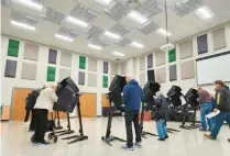  ?? SHELLEY JONES/POST-TRIBUNE ?? Voters cast their ballots during municipal elections on Nov. 7at Valparaiso High School. A new study found that Indiana placed second-to-last among American states for voter turnout in 2022.