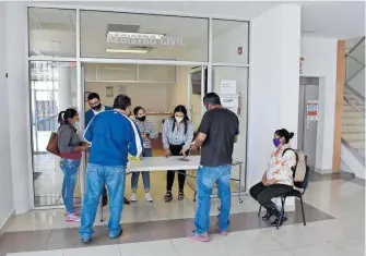  ?? / JAVIER CRUZ ?? Las oficinas del Registro Civil ya están atendiendo gente.