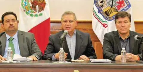  ?? | CORTESÍA ?? Jorge Russildi (al centro) reiteró que las estrategia­s para bajar los índices de contaminac­ión en Nuevo León, serán permanente­s.