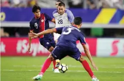  ??  ?? ARLINGTON: Clint Dempsey #28 of United States controls the ball against Yeltsin Tejeda #17 of Costa Rica and Giancarlo Gonzalez #3 of Costa Rica during the 2017 CONCACAF Gold Cup Semifinal at AT&T Stadium on Saturday in Arlington, Texas.