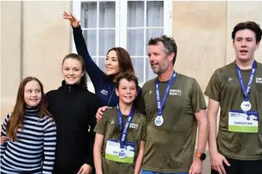  ?? FOTO: PHILIP DAVALI ?? Den kongelige familie i højt humør til motionsløb­et Royal Run.