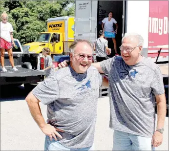  ?? Keith Bryant/The Weekly Vista ?? Volunteer Ken Lassiter, left, has a laugh with volunteer Norm Hanson, a Wisconsin resident who has come to Bella Vista to volunteer with the Cancer Challenge the past 18 years.