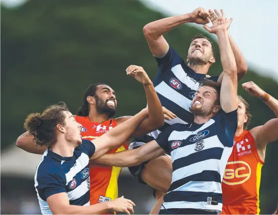  ?? Picture: GETTY IMAGES ?? The Suns’ Tom Nicholls (second from left) has the odds stacked against him as Cats Jordan Murdoch and Wylie Buzza dominate a contest.