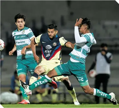  ?? / FOTO: MEXSPORT ?? Los amarillos salieron avante en el último encuentro ante los santistas, celebrado en el estadio Azteca.