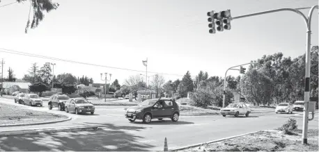  ?? ARCHIVO LA NUEVA. ?? El semáforo ubicado en la esquina de 14 de Julio y Pilmaiquén genera algunos problemas a los conductore­s.