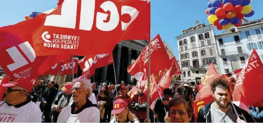  ?? Ansa ?? In piazza Una recente manifestaz­ione della Cgil al Pantheon di Roma