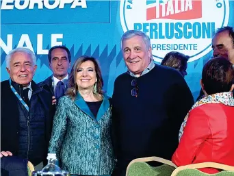  ?? ?? Consiglio Nazionale
Antonio Tajani, 74 anni, e il ministro della Riforme Maria Elisabetta Alberti Casellati ieri a Roma