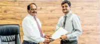  ??  ?? Dr. E. A. Weerasingh­e, the Vice Chancellor of NSBM and JanangaPiy­adasa, Business Analyst of MTI Consulting exchanging the signed MoUs at the signing ceremony held at NSBM Green University Town, Pitipana, Homagama.