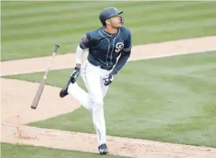  ?? AP ?? Fernando Tatis Jr., de los Padres, inicia la marcha hacia la primera base luego de pegar un jonrón durante los partidos de entrenamie­nto del año pasado.