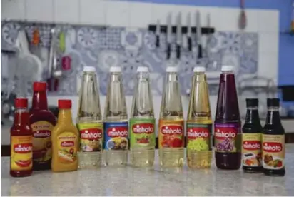  ?? ?? Além dos vinagres saborizado­s de alho e limão, também tem os molhos inglês, de pimenta, shoyu, mostarda e ketchup