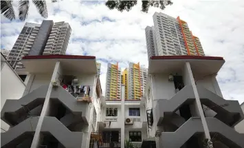  ??  ?? SAMUEL ISAAC CHUA/THE EDGE SINGAPORE
The back staircases are some of the architectu­ral highlights in Tiong Bahru