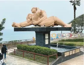  ?? COLLEEN THOMAS/TNS PHOTOS ?? “The Kiss” is the centerpiec­e of Park of Love, which overlooks the Pacific Ocean in Lima.