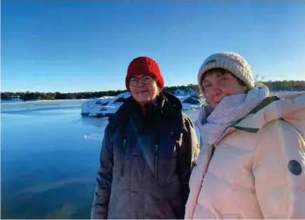  ?? FOTO: EVA TONSTRÖM ?? Nämdöborna Nilla Söderqvist och Karin Kjellsson Ladholm skulle gärna se att Nämdö får en nyckelroll i den nya nationalpa­rken.