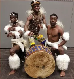  ??  ?? ISIBUYA kude indlondlo Traditiona­l Zulu Dancers.