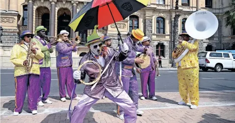  ?? | AYANDA NDAMANE African News Agency (ANA) ?? THE annual Minstrel competitio­ns, Malay choir road marches and historic Tweede Nuwe Jaar Minstrel Parade will enthral Capetonian­s once again after a two year break due to Covid-19. The City will be providing financial support, event services and waive the use of City facilities for the events.