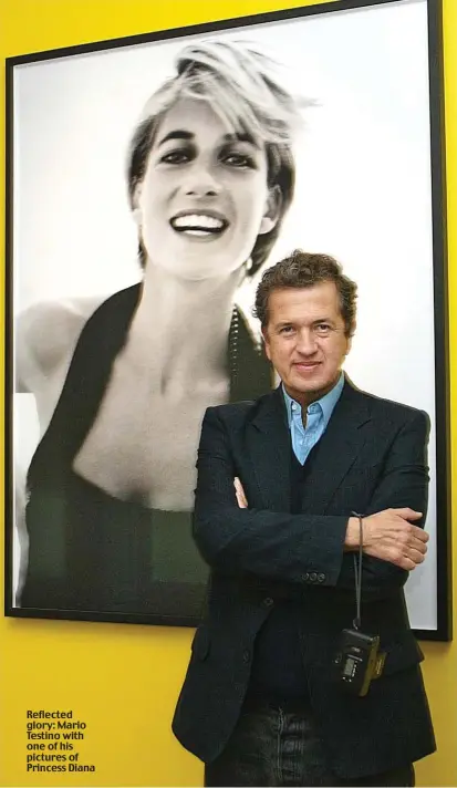  ??  ?? Reflected glory: Mario Testino with one of his pictures of Princess Diana
