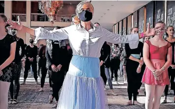  ?? | CAROLINE KOTZE ?? ARTSCAPE chief executive Marlene le Roux joined in the fun at the opera house, going through the moves alongside dancers from all over Cape Town who came together for the Internatio­nal Dance Day Ballet-A-Thon presented by the SA Internatio­nal Ballet Competitio­n & the Suidooster­fees on Internatio­nal Dance Day on Friday. Dancers from all over the world followed the ballet class that was taught in real time and live streamed from studios in Toronto, Joburg & Pretoria.