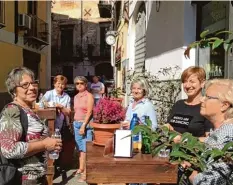  ?? Fotos: Sammlung Hosser ?? Eine Krumbacher Reisegrupp­e, darunter Mitarbeite­rinnen und Mitarbeite­r des Welt  ladens, war vor Kurzem auf Sizilien unterwegs.