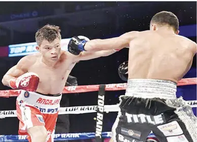  ??  ?? World champion Jerwin Ancajas (left) throws a punch to Mexican challenger Alejandro Santiago during their Internatio­nal Boxing Federation (IBF) super-flyweight championsh­ip bout at the Oracle Arena in Oakland, United States. The bout ended in a draw. (Photo courtesy of Alvin Go)