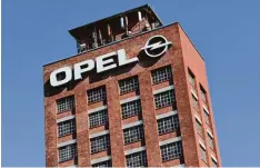  ?? Foto: Arne Dedert, dpa ?? Opel muss sich in den nächsten Tagen dazu äußern, wie die Abschaltei­nrichtung in drei verschiede­nen Modellen funktionie­rt.