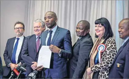  ?? Photo: Oupa Nkosi ?? Main man: Democratic Alliance leader Mmusi Maimane (centre) is going to have his work cut out for him in the next few days as coalition talks enter a crucial phase.