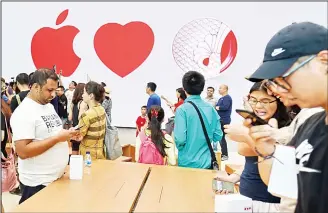  ??  ?? People visit the Apple store in the Orchard shopping district on its opening day in Singapore on May 27. Hundreds
of people waited outside Apple’s first store in Southeast Asia in Singapore, which opened on May 27. (AFP)