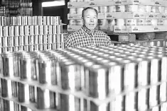  ??  ?? Pacific Coast Producers president and CEO DanVincent stands in his cooperativ­e’s distributi­on center in Lodi, California. — Reuters photo