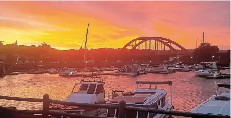  ?? ?? MELLOWING RED: Port Alfred resident Erica Fouche took this photograph of the brilliant sunset over the small boat harbour on January 30