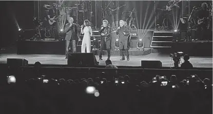  ?? (NICOLÁS BRAVO) ?? En pleno estado. Serrat, Ana Belén, Miguel Ríos y Víctor Manuel. Cuatro voces, un solo espíritu.